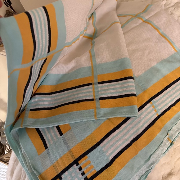 Table Linen in Aqua and Yellow - Picture 7 of 7